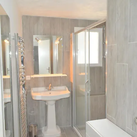 Casa de Férias Grande Maison Familiale Avec Jardin, Terrasse Et équipements De Loisirs, Proche Forêt De La Charnie - Fr-1-410-297 *